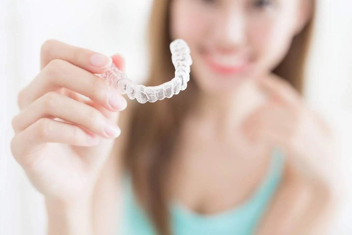 Người đi làm có nên niềng răng không Yenle Dental